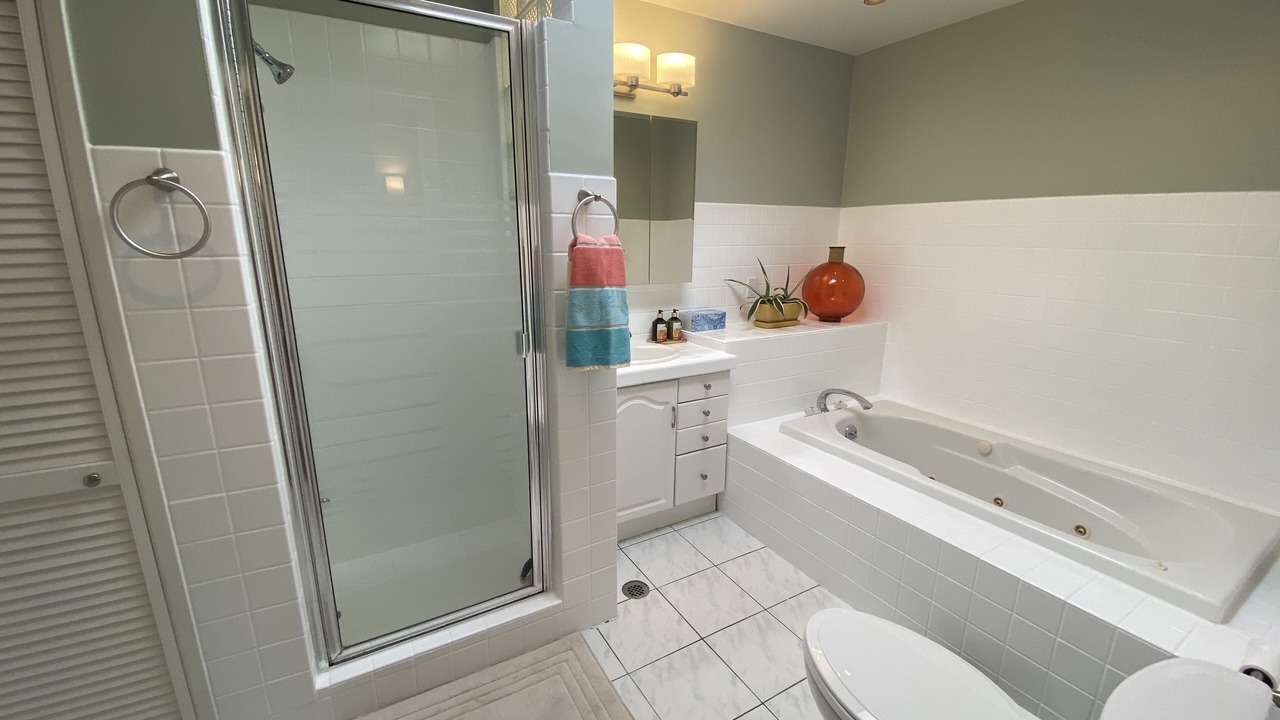 Photo of Bathroom in Mid-Wilshire