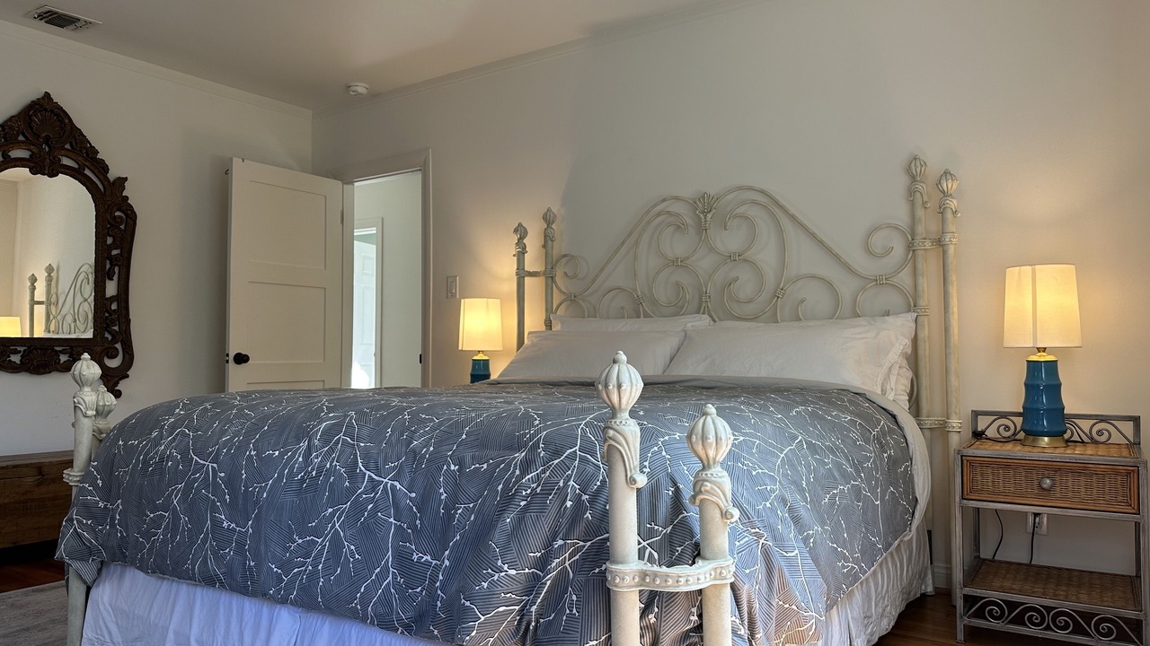 Photo of Bedroom in Mid-Wilshire