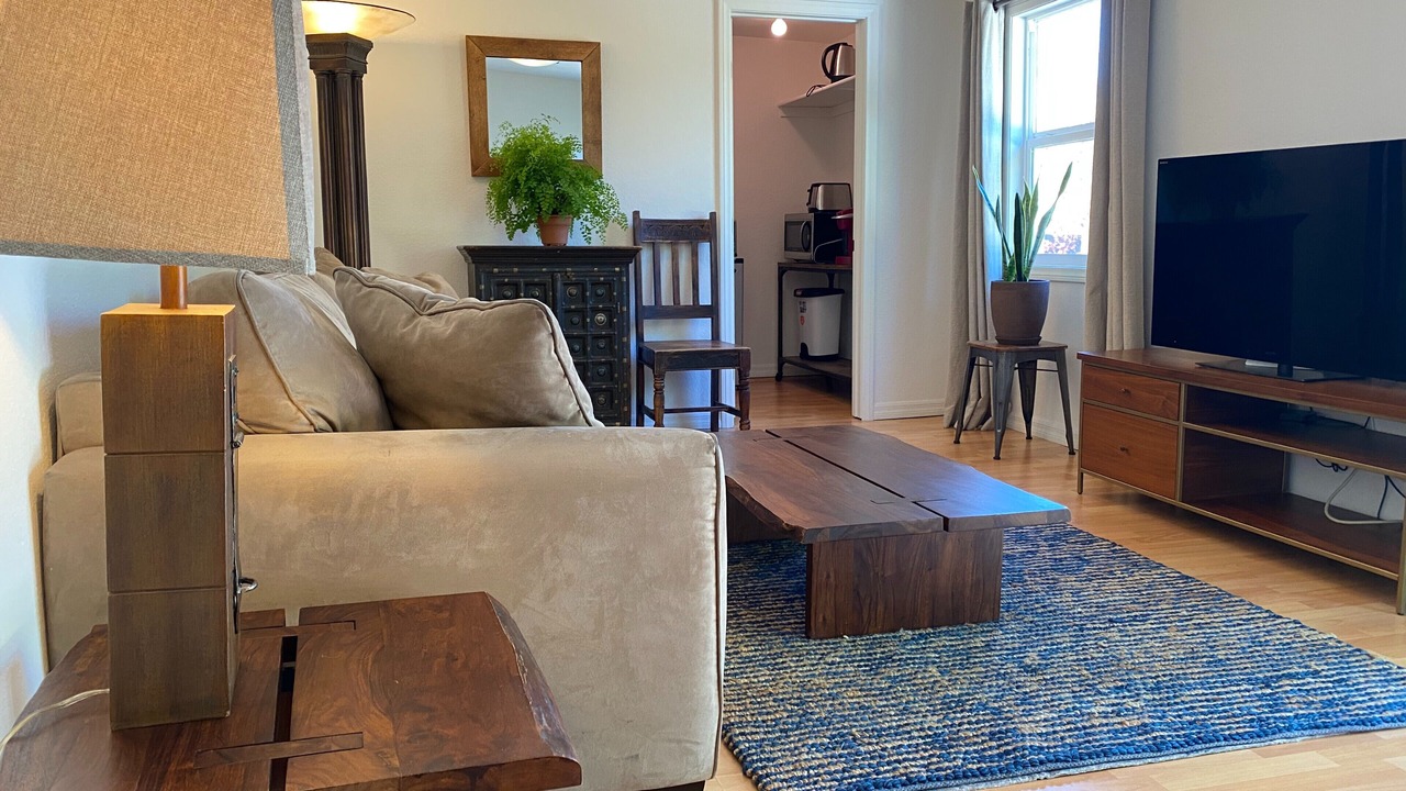 Photo of Livingroom in Mid-Wilshire