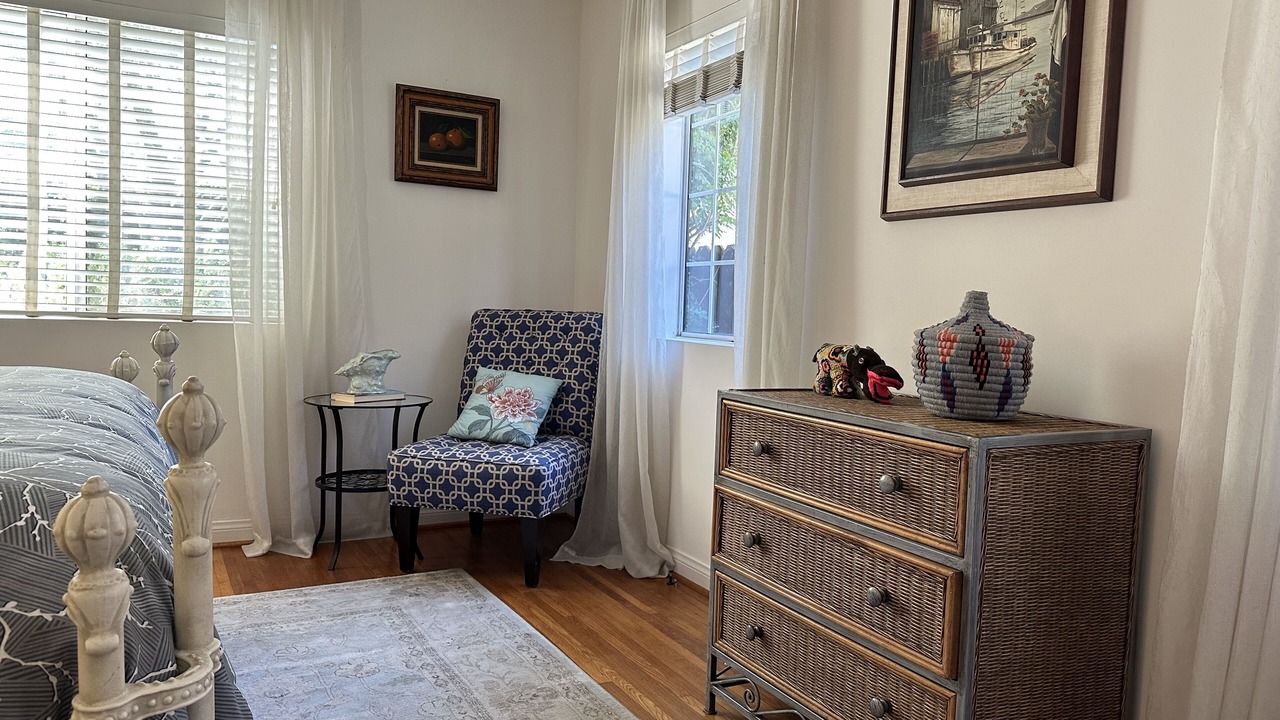 Photo of Bedroom in Mid-Wilshire