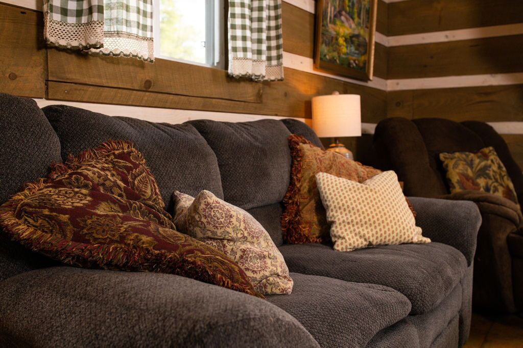 Photo of Livingroom in Purlear