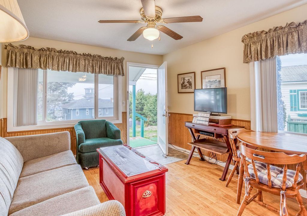 Photo of Livingroom in Depoe Bay