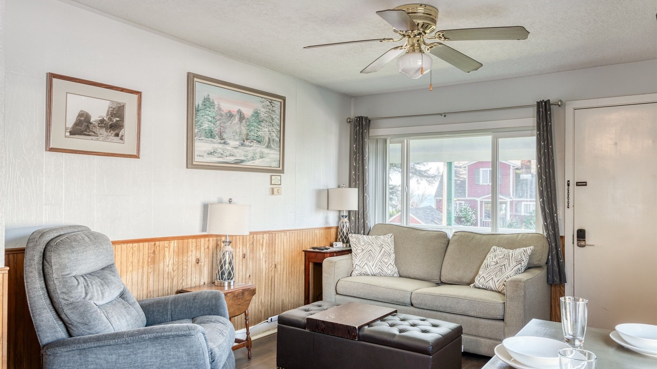 Photo of Livingroom in Depoe Bay