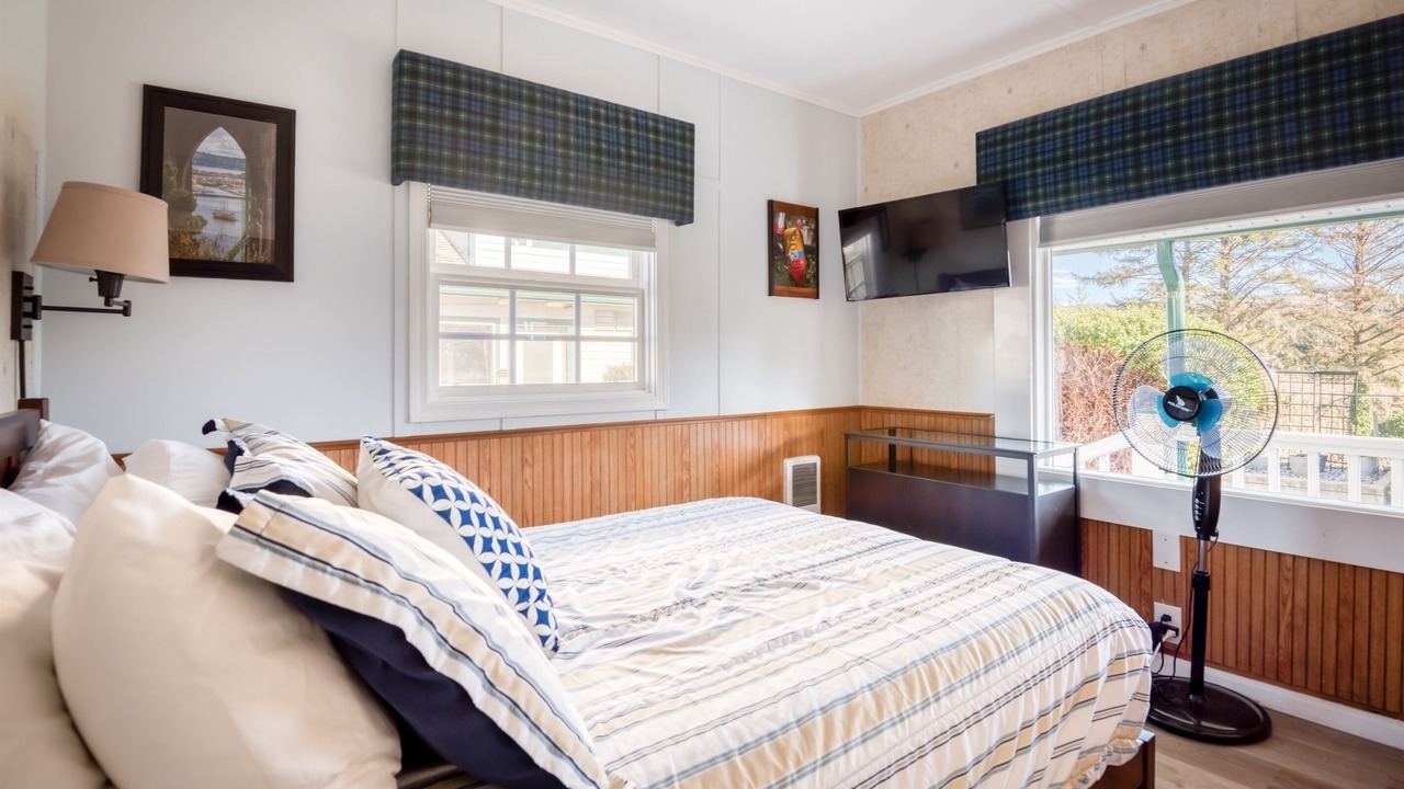 Photo of Bedroom in Depoe Bay