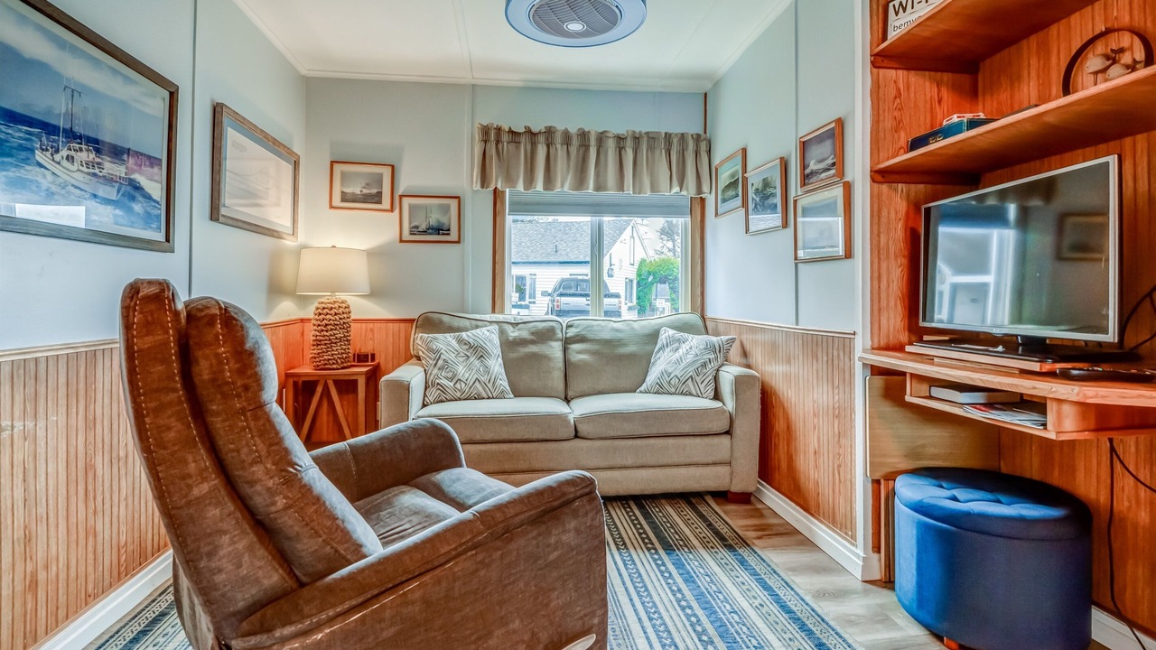 Photo of Bedroom in Depoe Bay