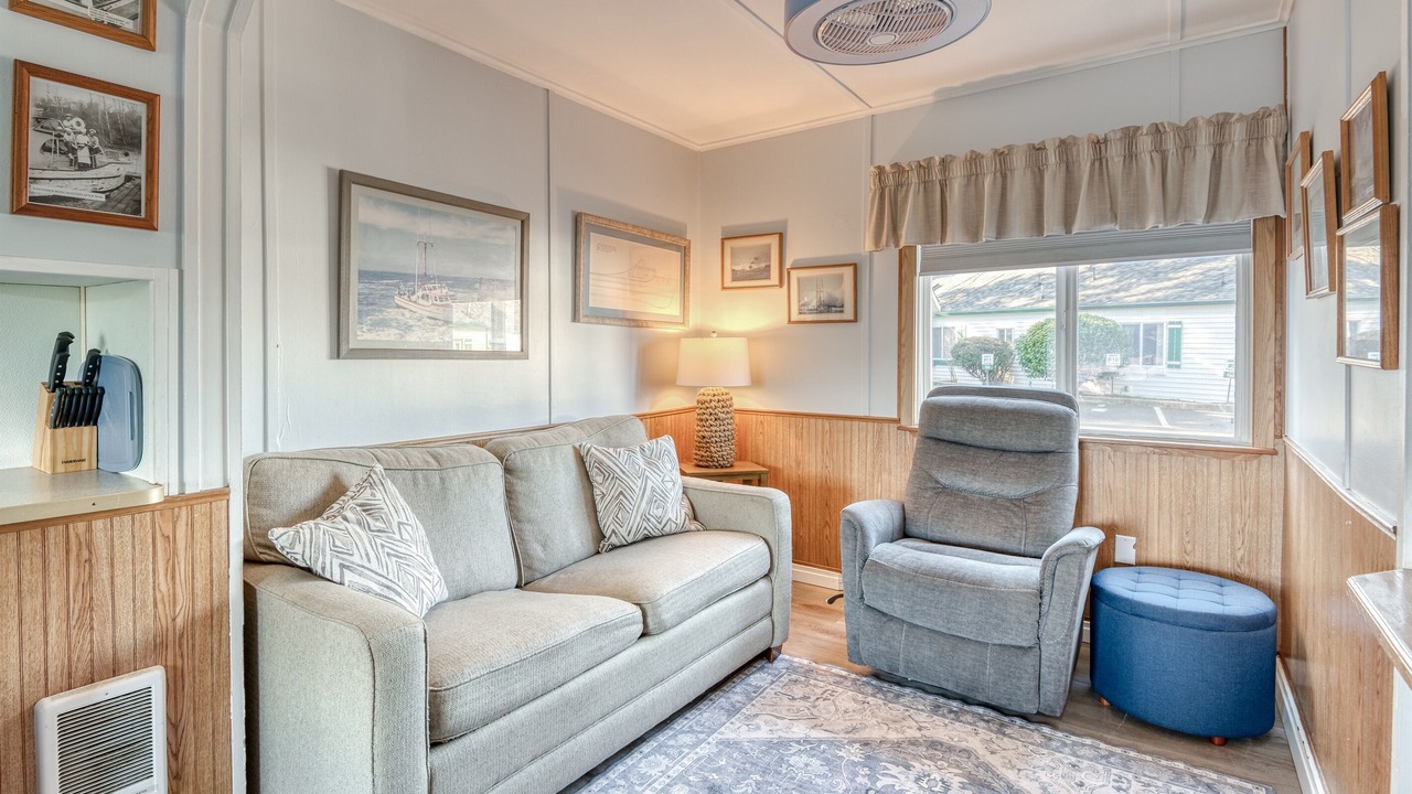 Photo of Livingroom in Depoe Bay