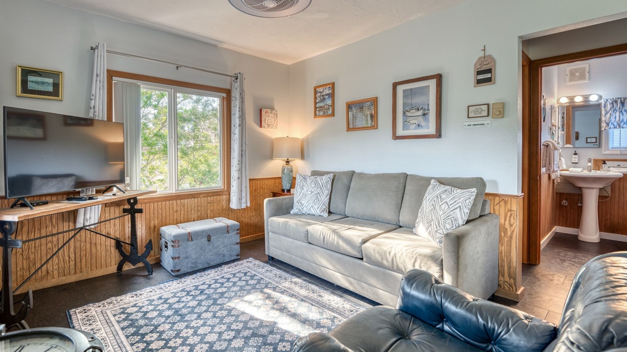 Photo of Livingroom in Depoe Bay