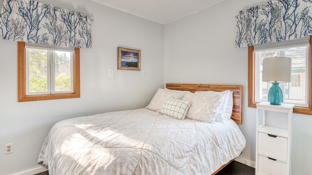 Photo of Bedroom in Depoe Bay