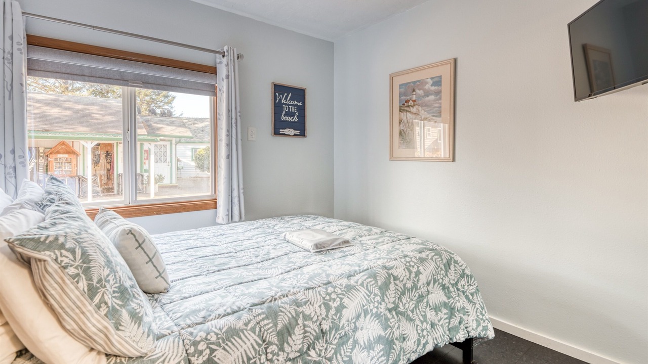 Photo of Bedroom in Depoe Bay