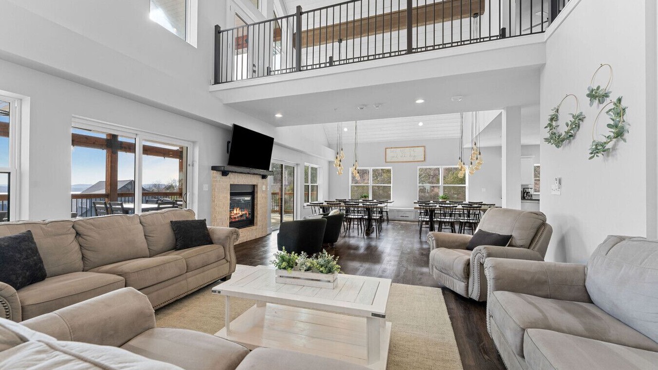Photo of Livingroom in Table Rock
