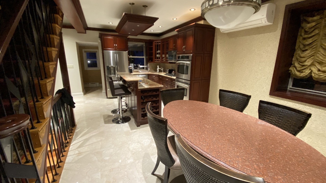 Photo of Others in Ditmars Steinway