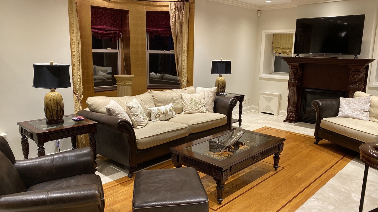 Photo of Others in Ditmars Steinway