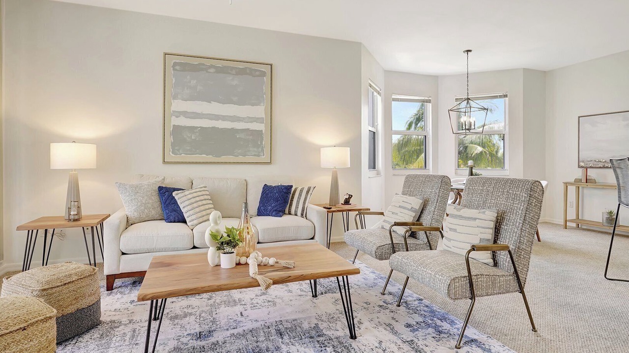 Photo of Livingroom in Vanderbilt Beach