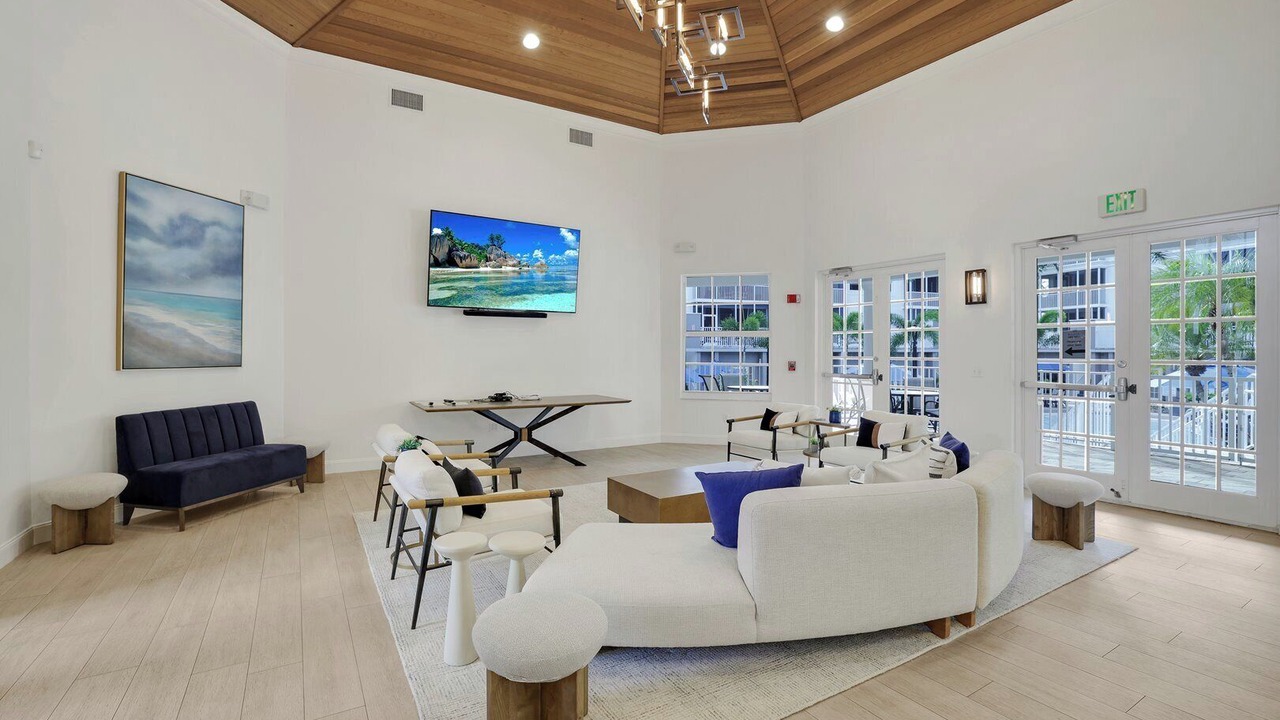 Photo of Livingroom in Vanderbilt Beach