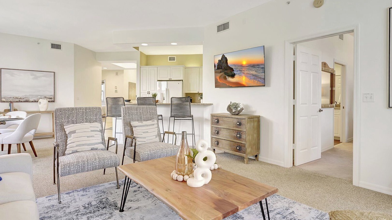 Photo of Livingroom in Vanderbilt Beach