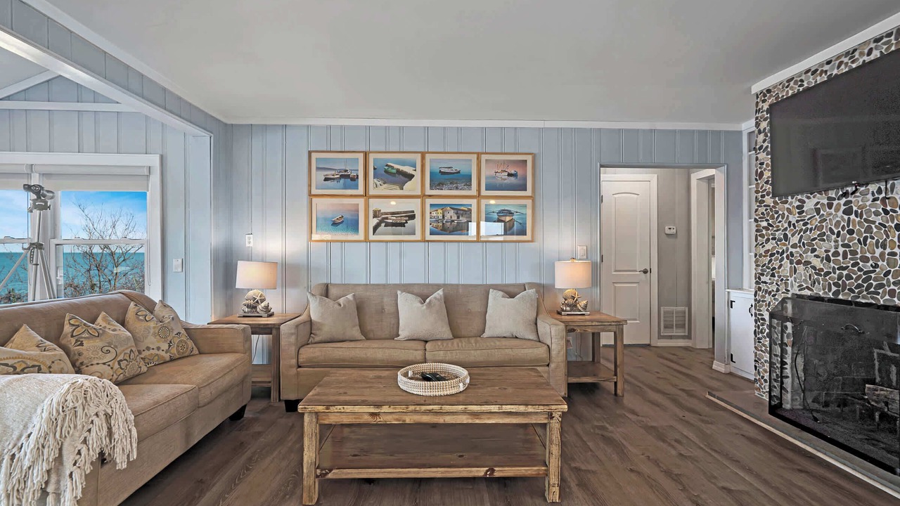 Photo of Livingroom in Wading River