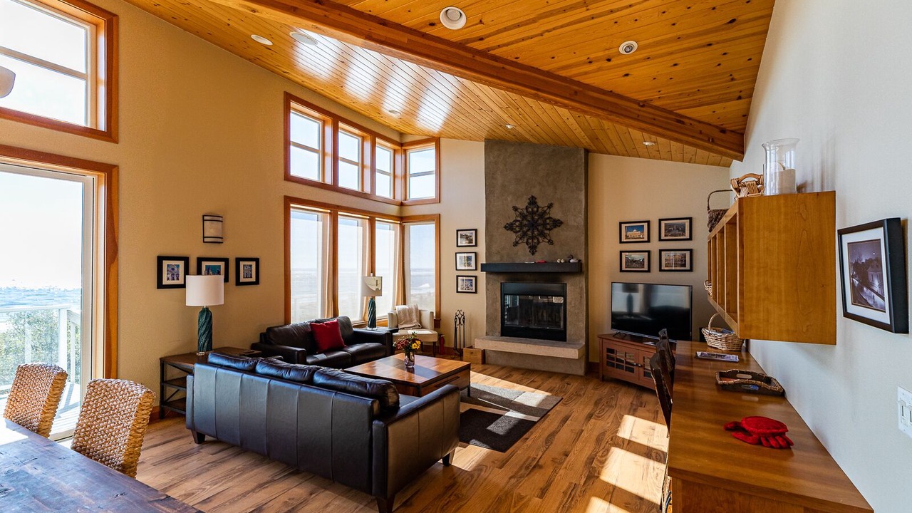 Photo of Livingroom in Happy Camp Hideaway