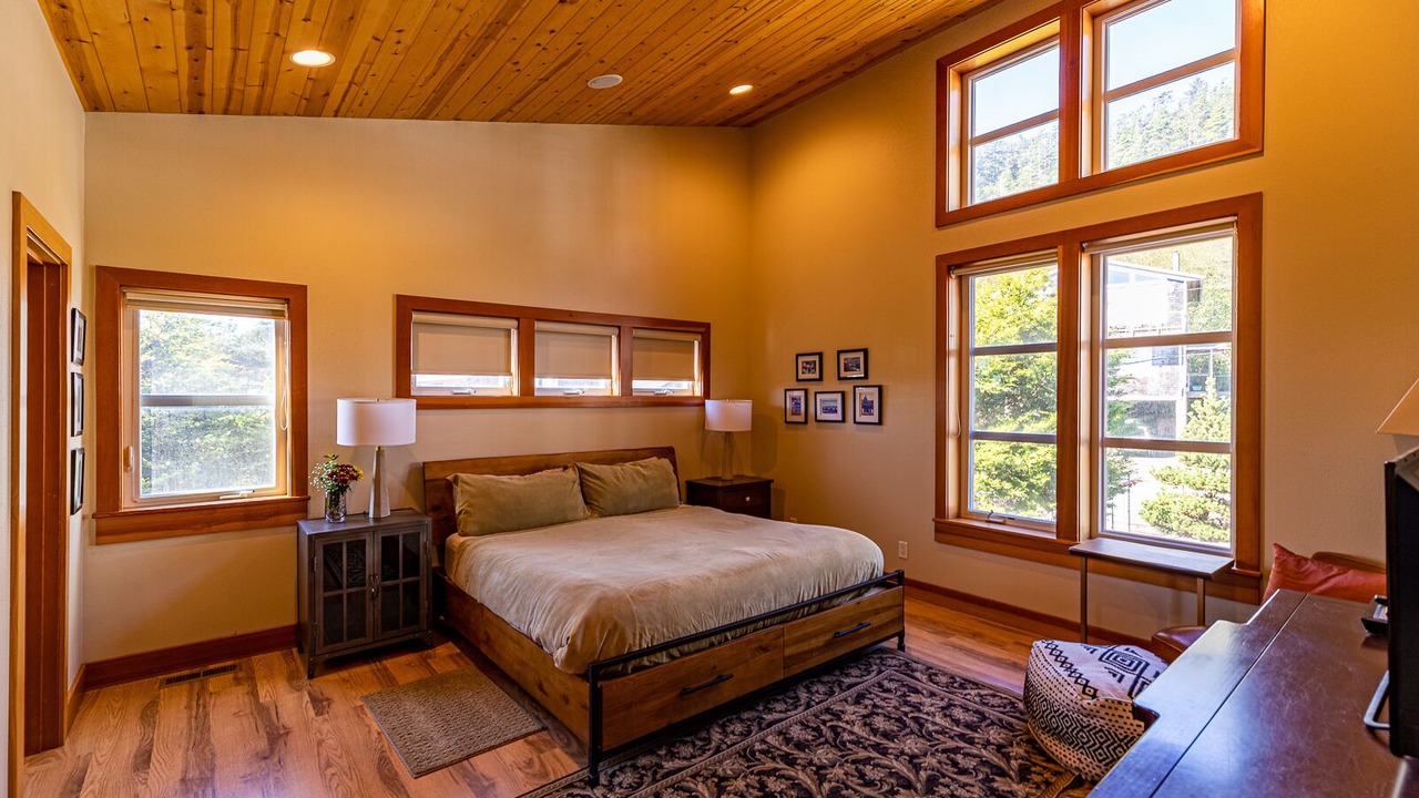 Photo of Bedroom in Happy Camp Hideaway