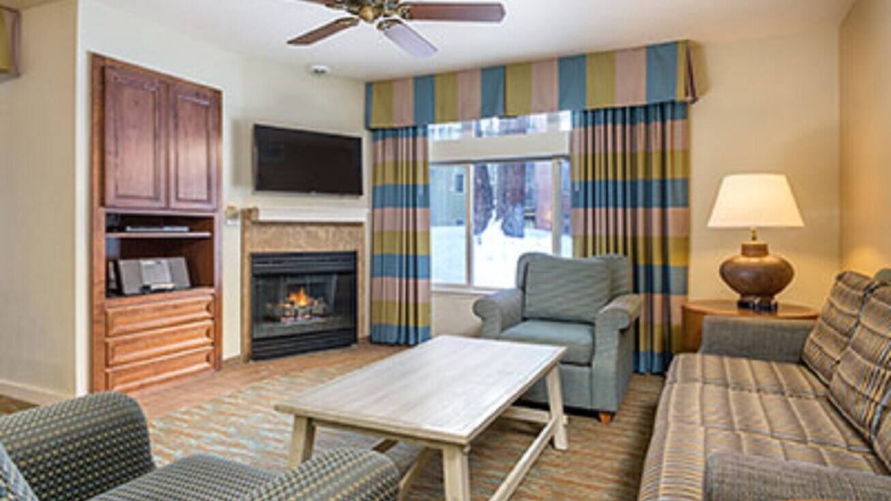 Photo of Livingroom in Round Hill Village