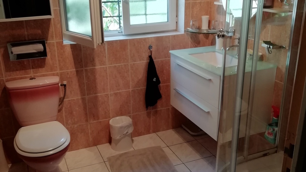 Photo of Bathroom in Saint-Remy-les-Chevreuse