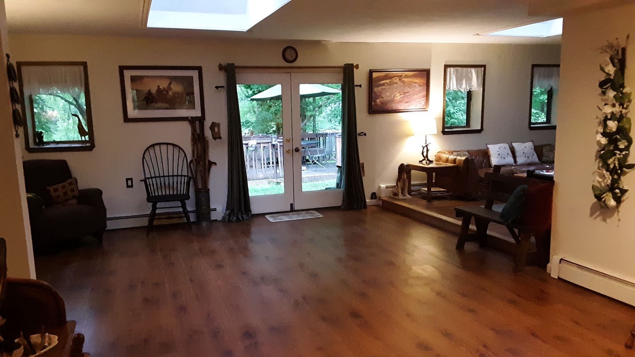 Photo of Livingroom in Pond Eddy
