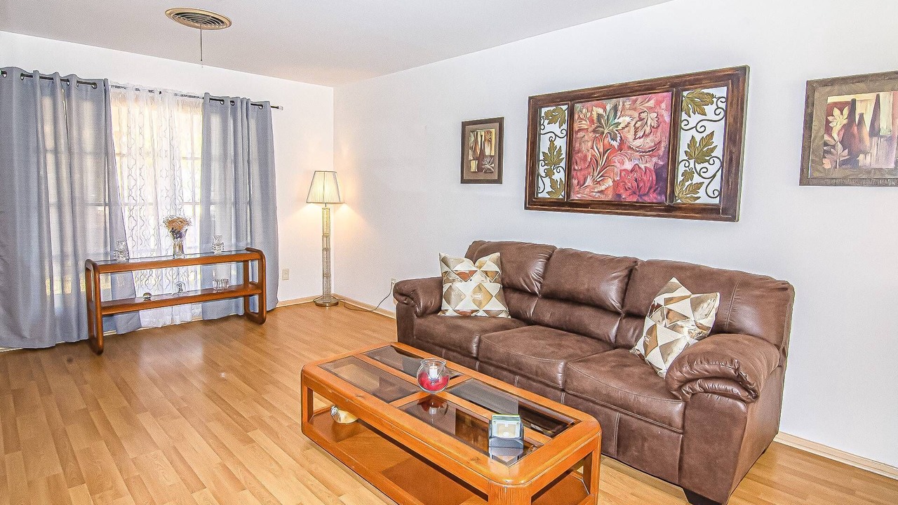 Photo of Bedroom in River Oaks