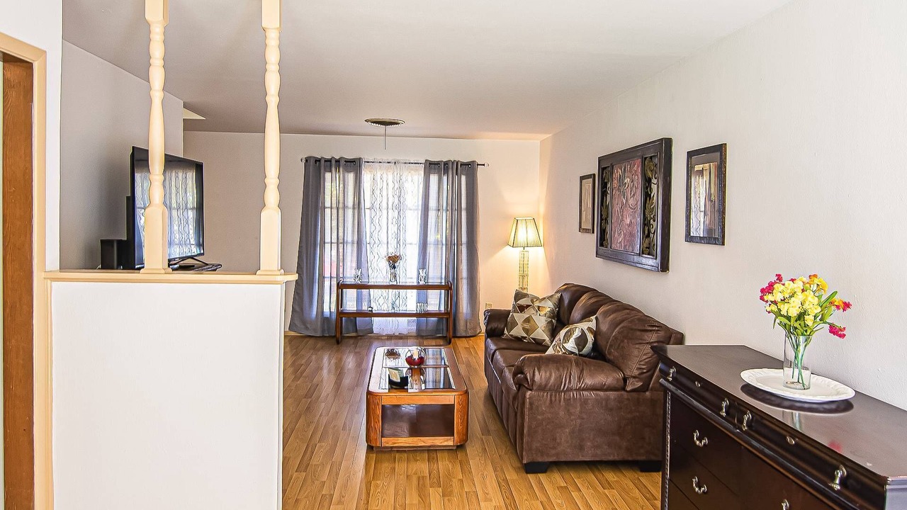 Photo of Bedroom in River Oaks