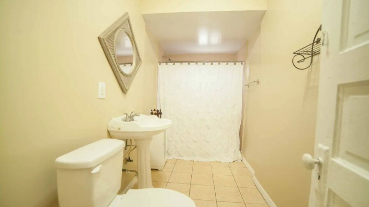 Photo of Bathroom in Nevada Street