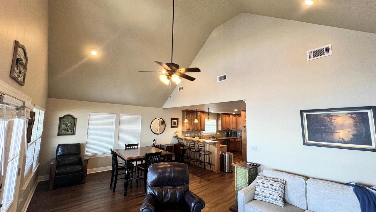 Photo of Livingroom in Oscar