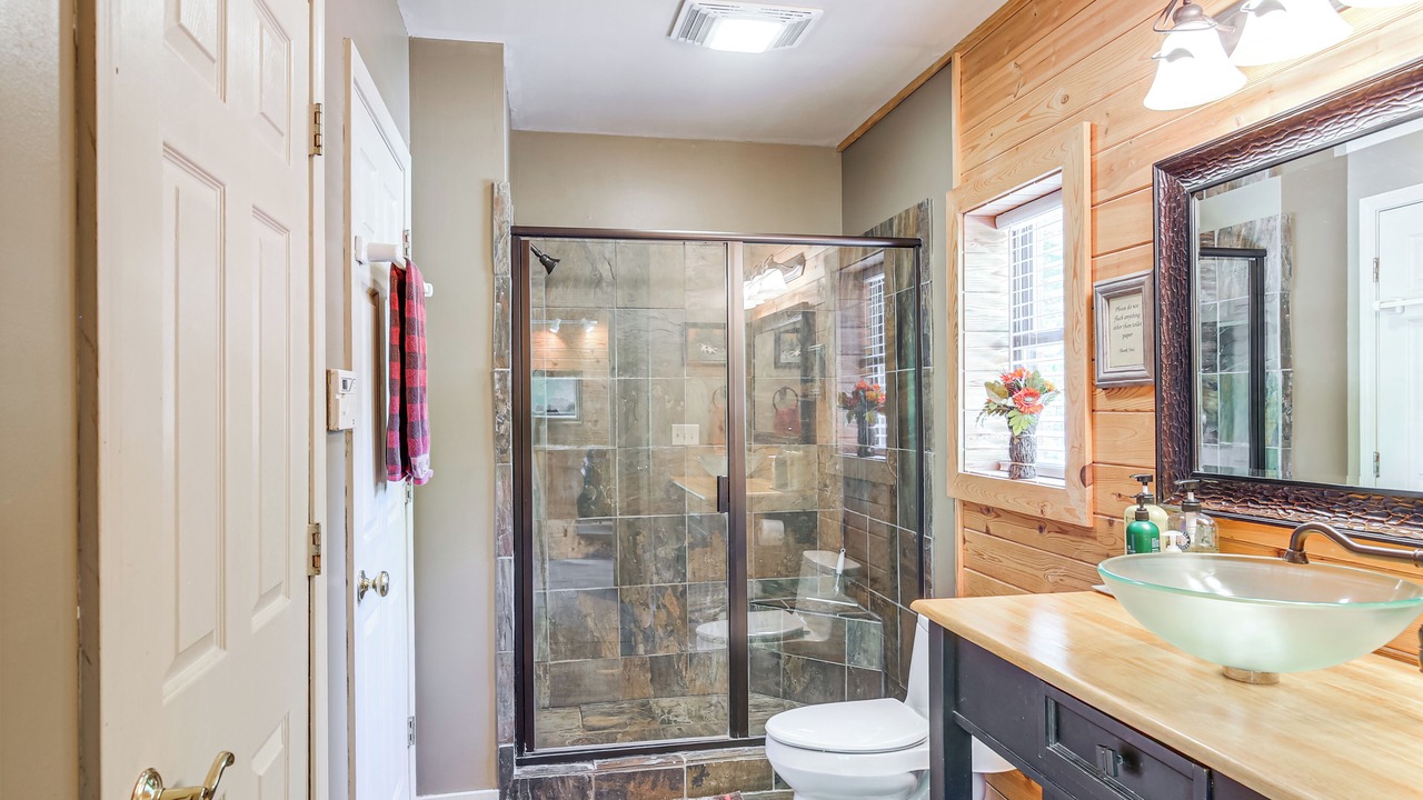 Photo of Bathroom in Defiance