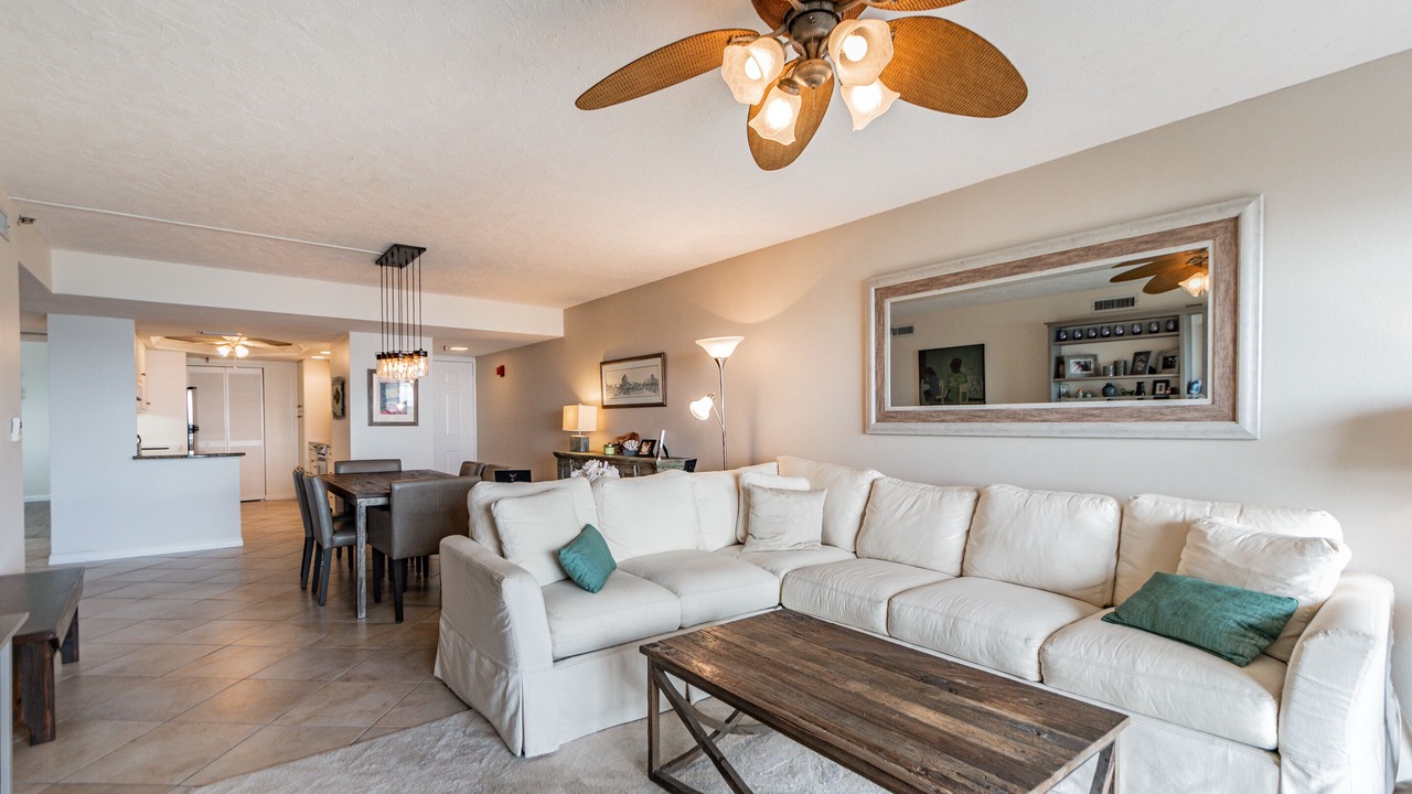 Photo of Livingroom in Golden Beach