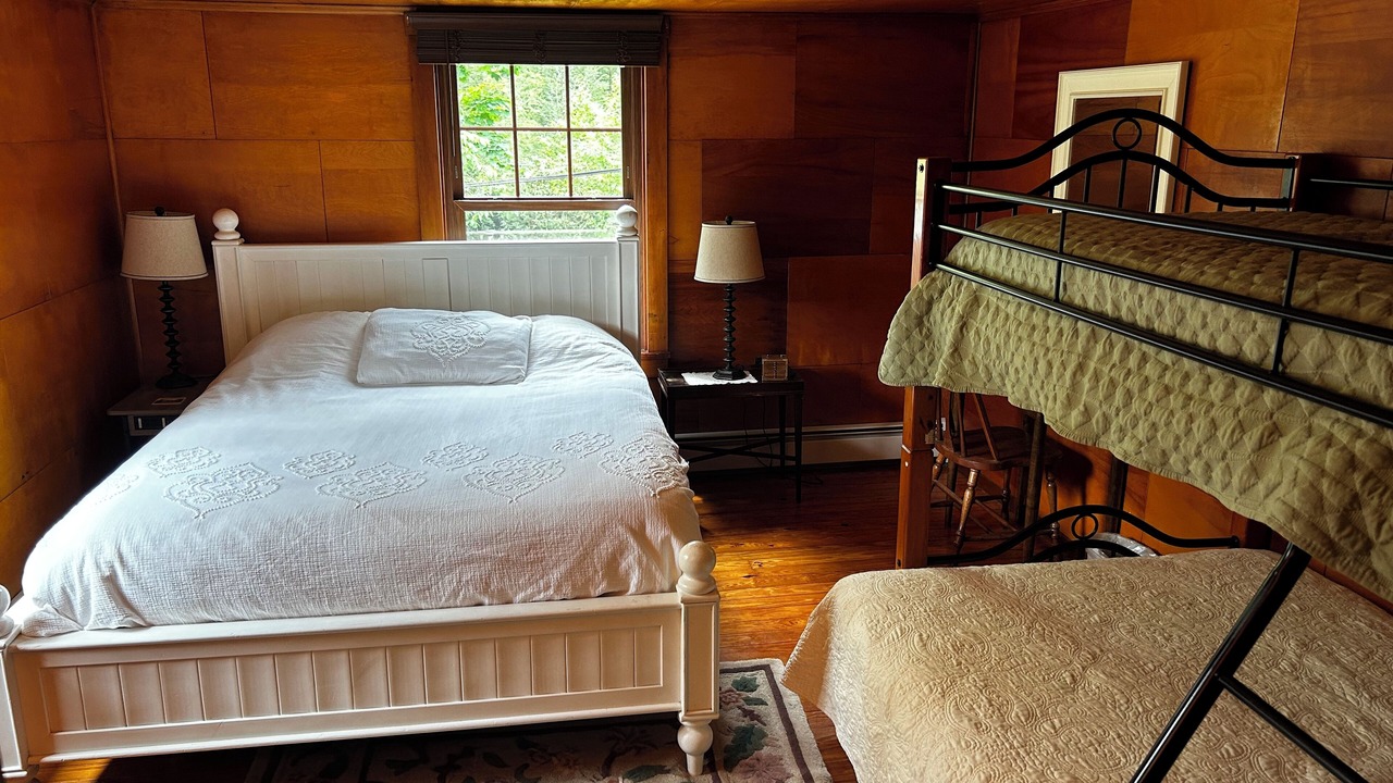 Photo of Others in Bodines