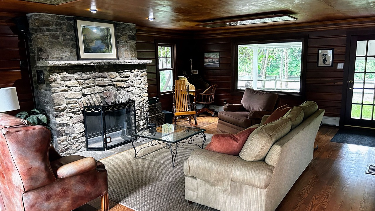 Photo of Livingroom in Bodines