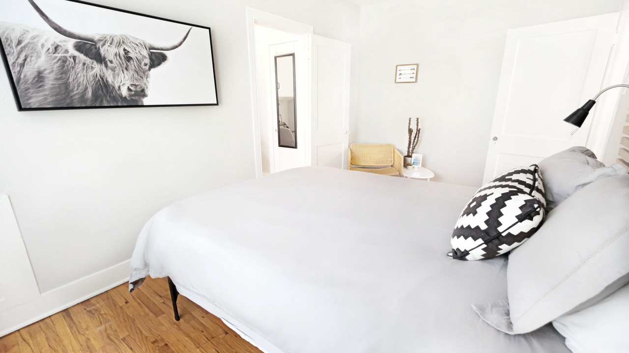 Photo of Bedroom in Lower Greenville