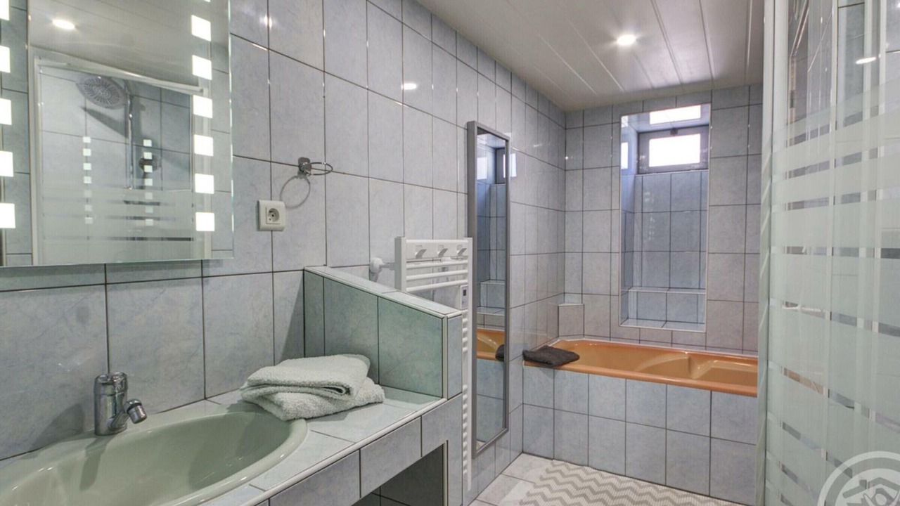 Photo of Bathroom in Champoly