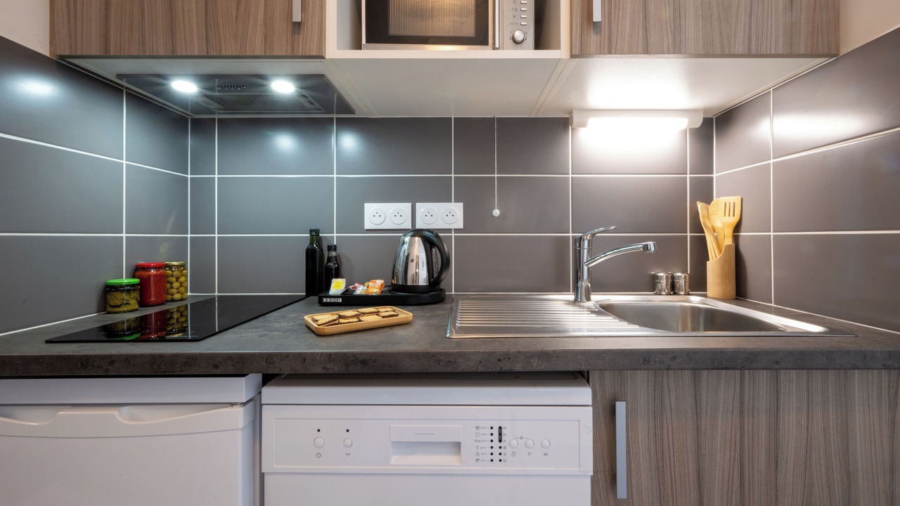 Photo of Kitchen in Saint Nicolas - Charles III - Ville vieille - Trois Maisons - Leopold