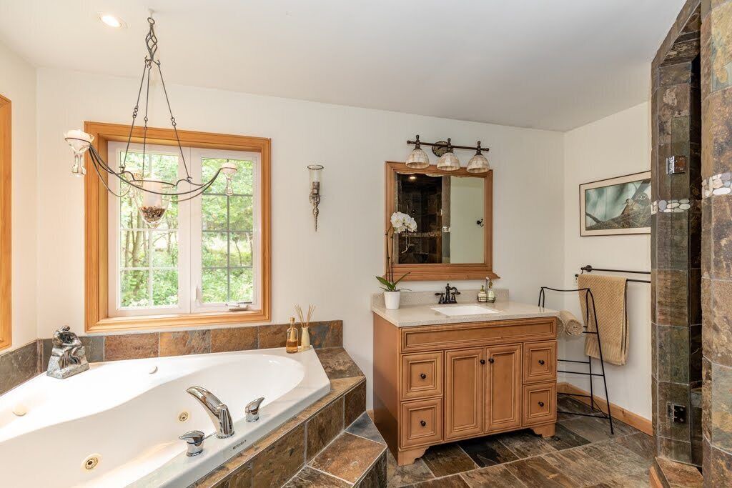Photo of Bathroom in Broadbent