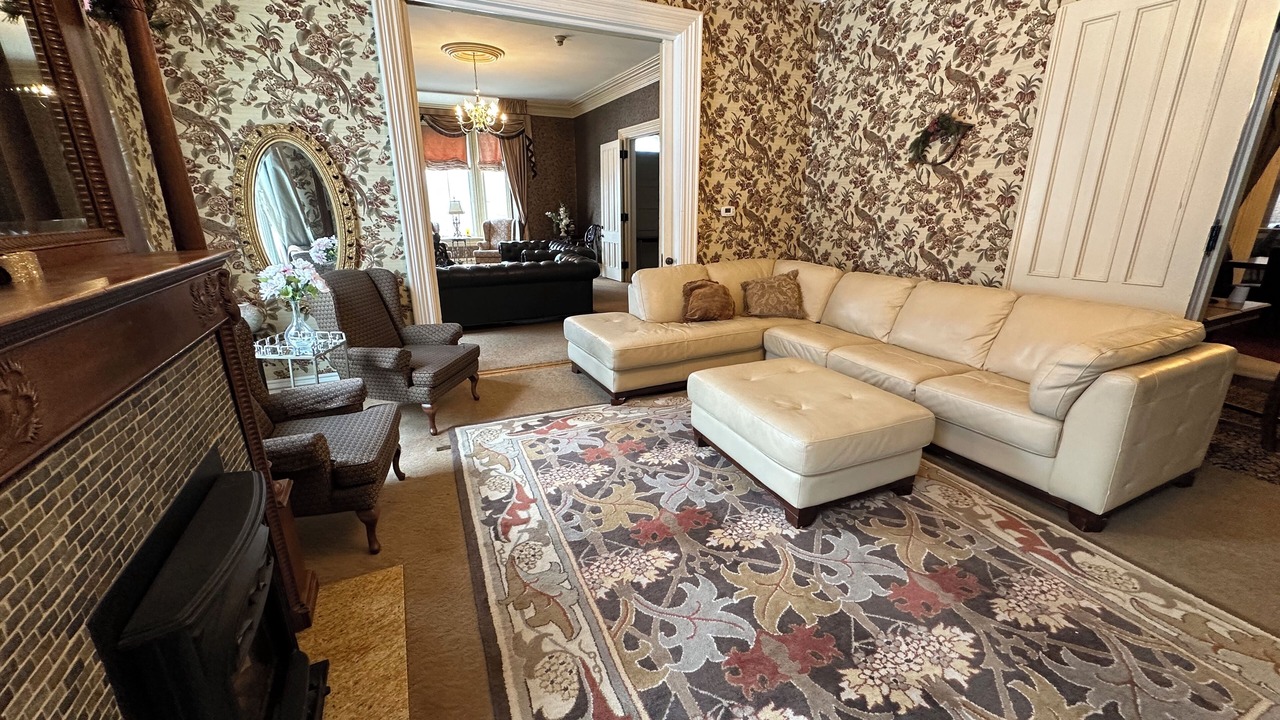 Photo of Livingroom in East Dubuque