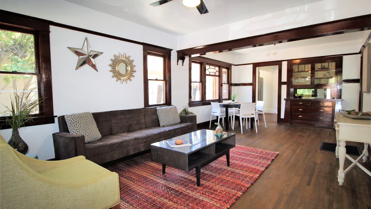 Photo of Livingroom in Eastside