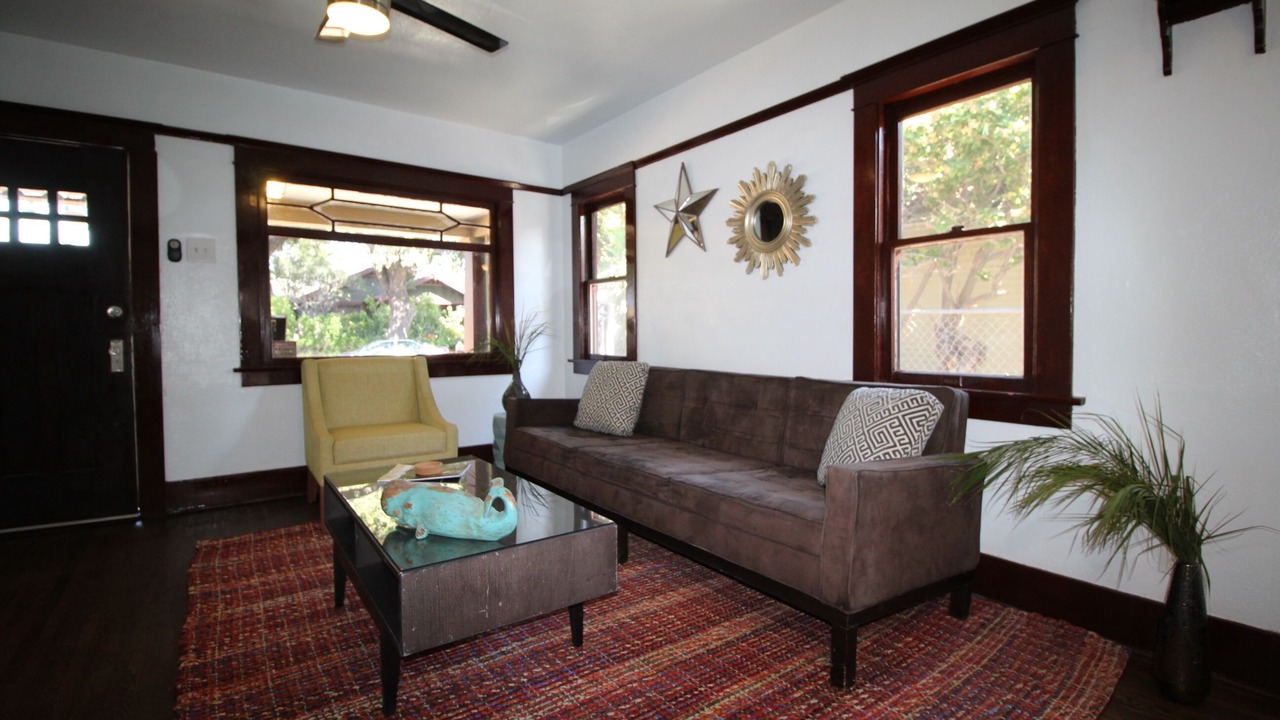 Photo of Livingroom in Eastside