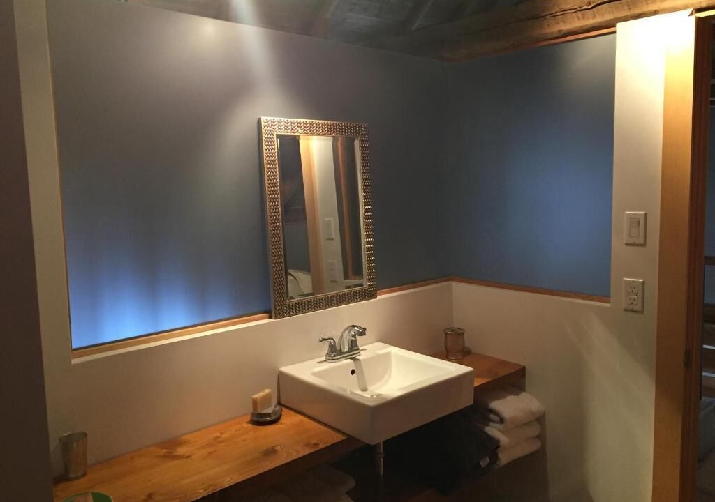 Photo of Bathroom in Stoneham-et-Tewkesbury