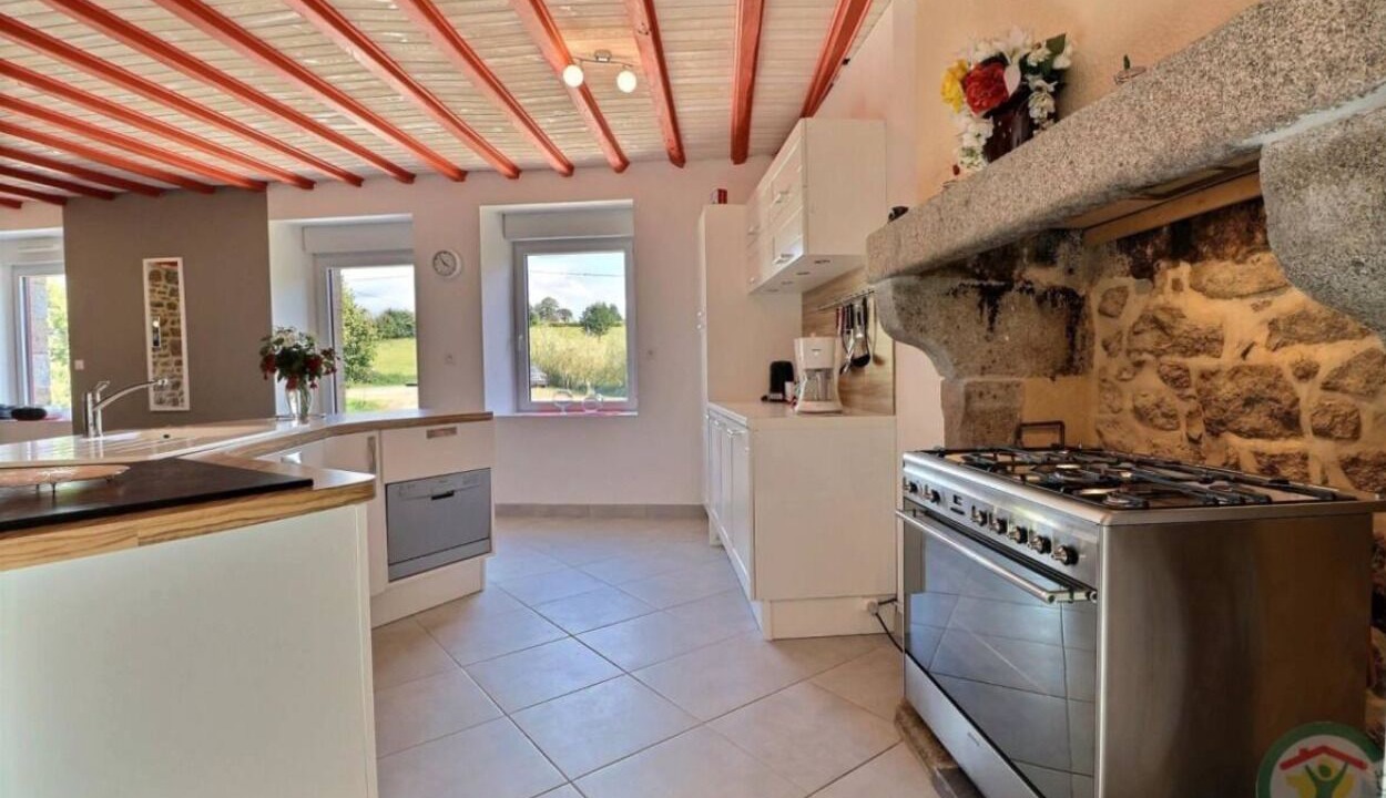 Photo of Kitchen in Saint-Georges-de-Reintembault