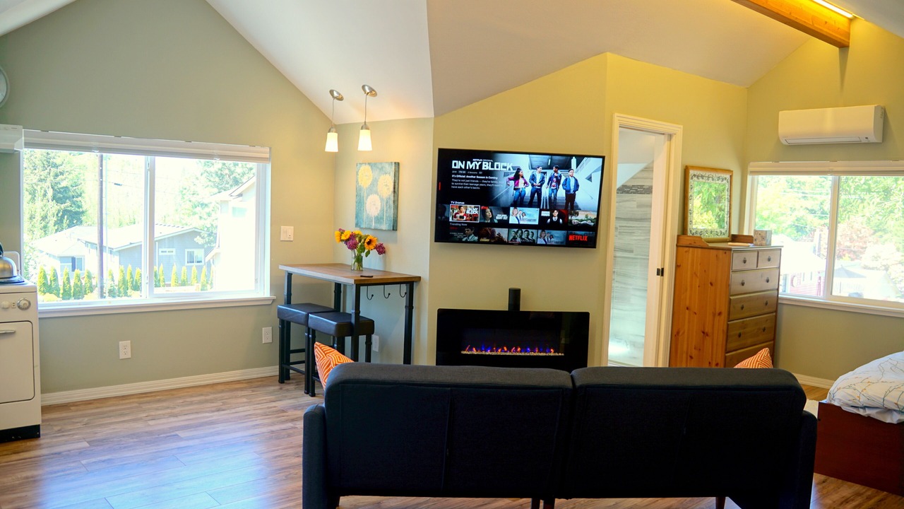 Photo of Livingroom in The Bowl of Edmonds