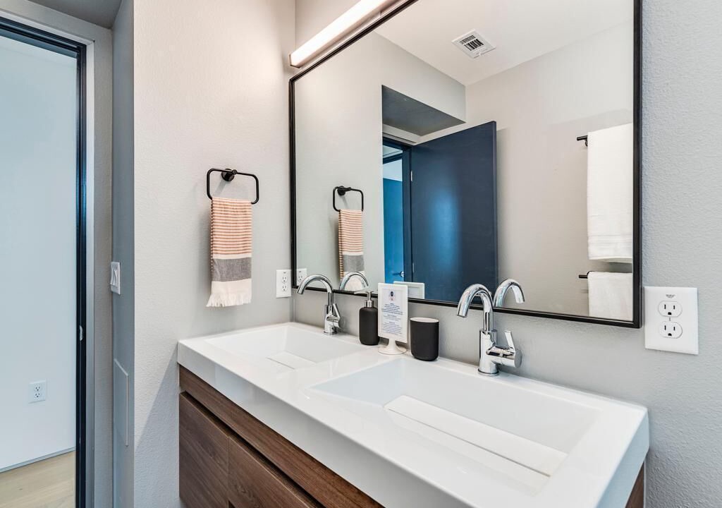 Photo of Bathroom in East Cesar Chavez