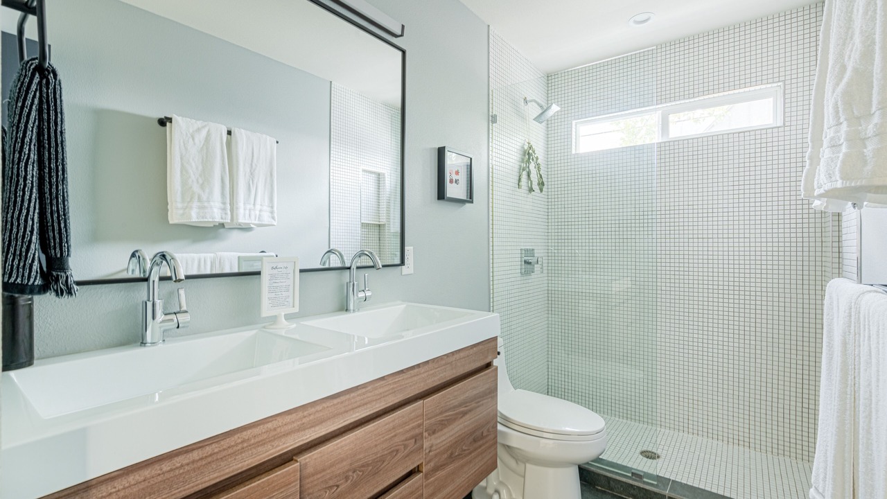 Photo of Bathroom in East Cesar Chavez