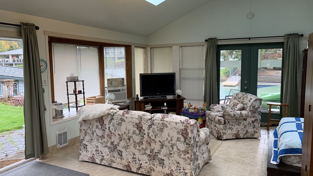 Photo of Livingroom in Bonney Lake