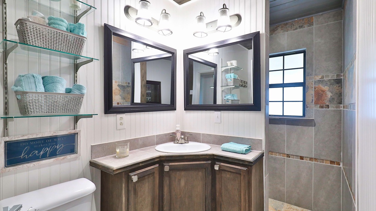 Photo of Bathroom in Rising Star