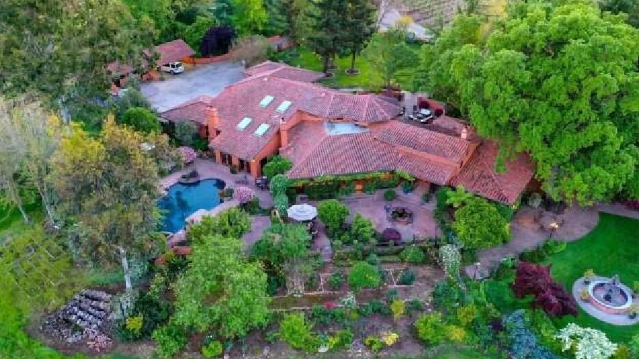 Photo of Others in Victor