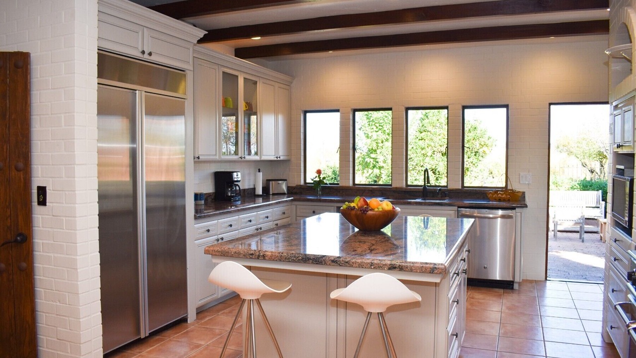 Photo of Others in Victor