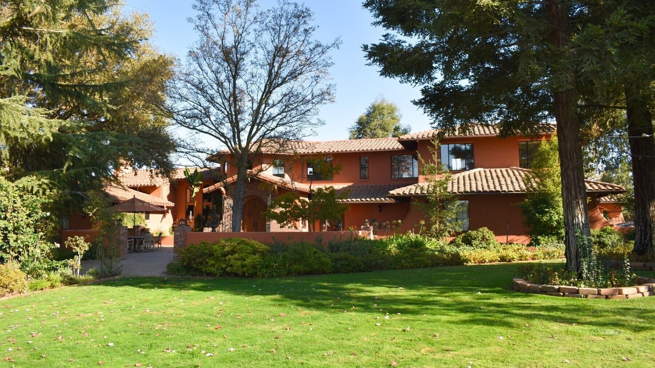 Photo of Others in Victor